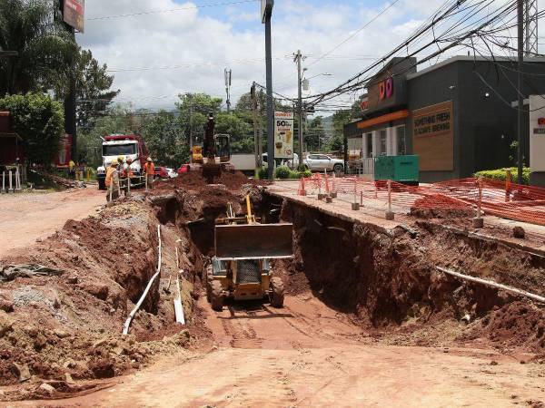 Dos bloques de la colonia Kennedy serán beneficiados con el proyecto de instalación de nuevos tragantes y alcantarillado de aguas lluvias.