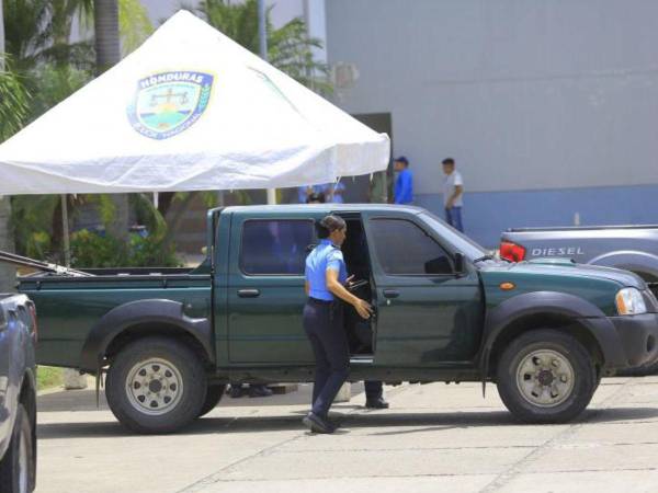 Vehículos sin identificación policial similares a los particulares son utilizados por la Policía para realizar operativos en el Valle de Sula.