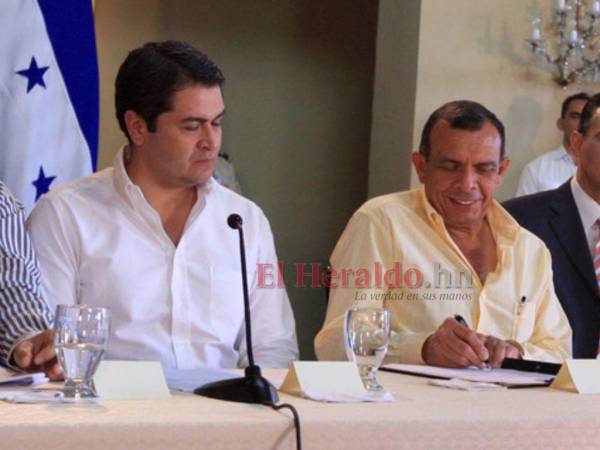 Los expresidentes Juan Orlando Hernández (2014-2022) y Porfirio Lobo Sosa (2010-2014).