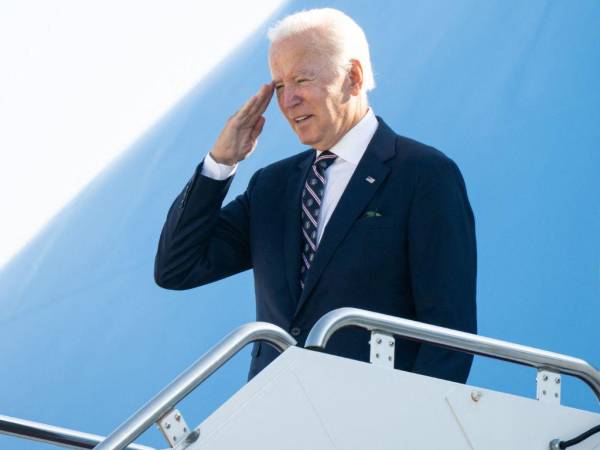 Biden, que cumplirá 80 años en noviembre, dijo al entrevistador Scott Pelley que la reelección es su “intención”.