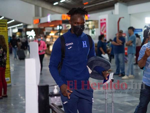 Este domingo, Honduras viajaría nuevamente en el vuelo comercial, sin embargo el avión presentó problemas mecánicos y también se canceló el viaje desde la isla caribeña.