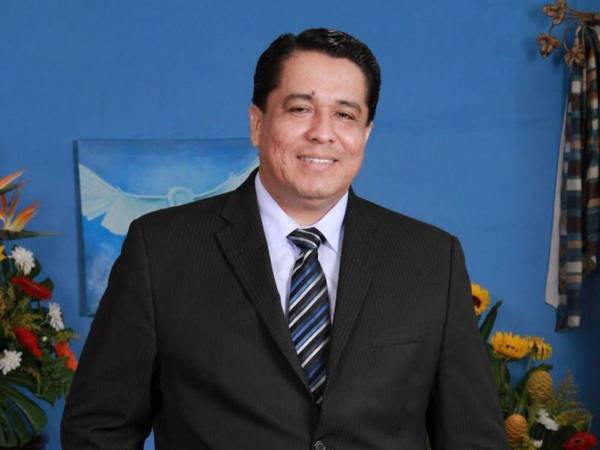 Roy Santos vuelve a cuestionar contra del gobierno de Xiomara Castro.