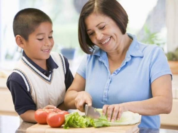 En tus recetas de cocina, procura agregar frutas y verduras. Se recomienda consumir 400 g, o cinco porciones al día.