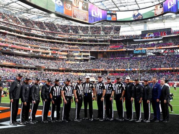 Este domingo, en punto de las 5:30 de la tarde -hora de Honduras- inició la final de la NFL.