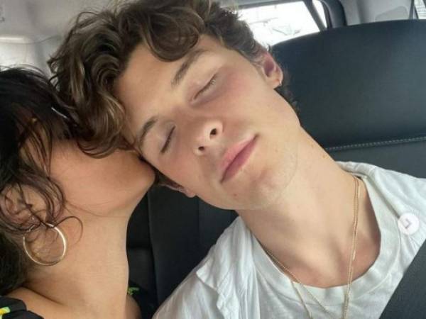 '¿Shawn Mendes te pidió que te casaras con él?', le preguntó Fallon luego de mostrarle el video de TikTok en el que salía con el anillo en la mano. Foto: Instagram