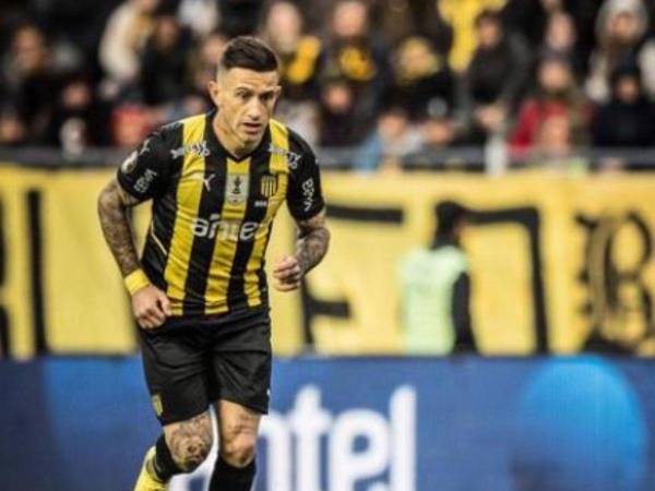 Brian Lozano actualmente es una de las figuras del histórico Peñarol de Uruguay.