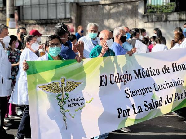 El aumento en la base salarial era una de las exigencias del Colegio Médico de Honduras y abarca varios gremios de la medicina.