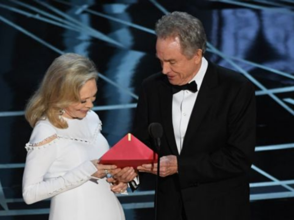 Warren Beatty y Faye Dunaway con el sobre equivocado.