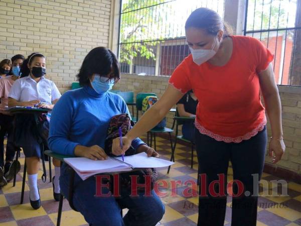 En Honduras el retorno a clases presenciales se hará una vez que los estudiantes cumplan con su esquema de vacunación, los primeros serán los mayores de 15 años que ya tienen las primeras dosis.