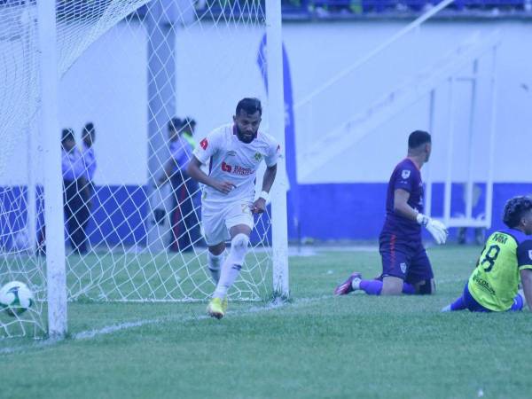 Jorge Álvarez cerró una jugada de laboratorio para tener al León con una importante ventaja.