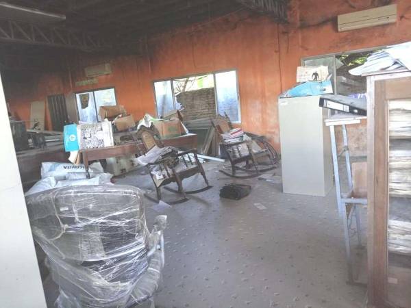 La bodega donde permanecían los archivos de períodos pasados de la municipalidad quedó destruida por el incendio provocado.