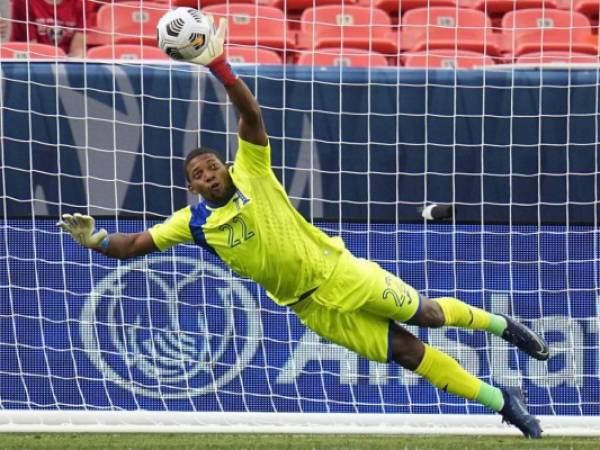 Luis Buba López al momento de atajar uno de los penales ante Costa Rica.