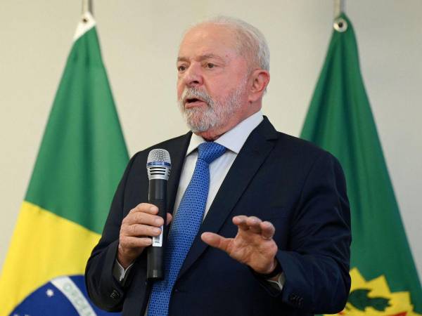 En esta foto de archivo tomada el 11 de enero de 2023, el presidente de Brasil, Luiz Inacio Lula da Silva, habla durante una reunión con parlamentarios en el Palacio Planalto en Brasilia.