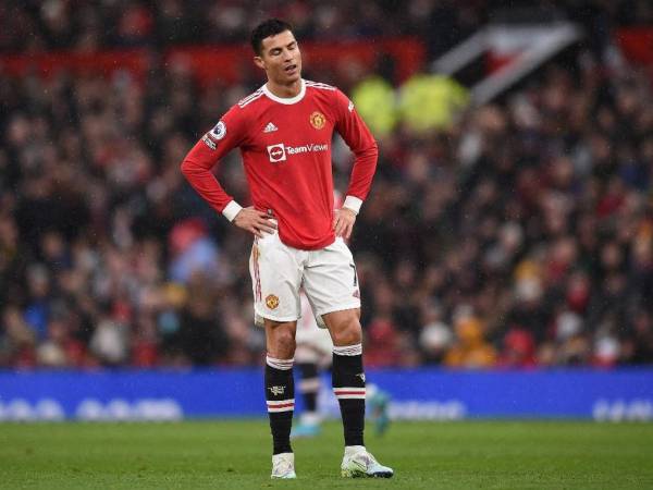 El delantero portugués del Manchester United, Cristiano Ronaldo, reacciona durante el partido de fútbol de la Premier League inglesa entre el Manchester United y el Southampton en Old Trafford en Manchester.