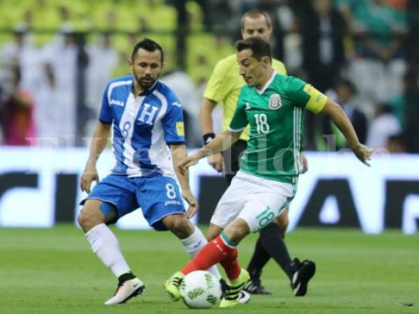 Las puertas del colosal estadio Azteca se abrirán para recibir a una endeble selección hondureña que llegó a la Ciudad de México dolida porque en casa se le fueron cinco de nueve puntos disputados.