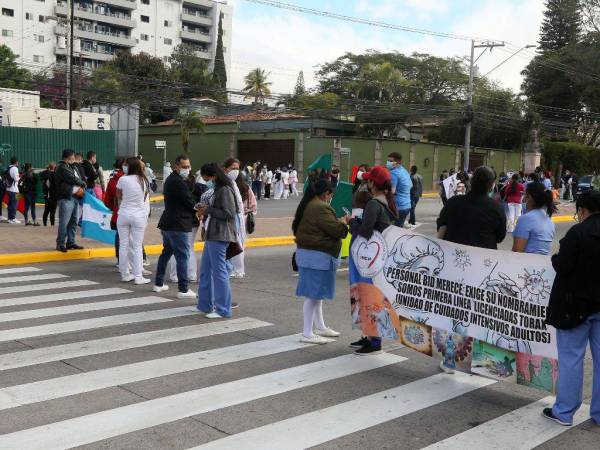 El personal sanitario sigue esperando el pago de sus sueldos.