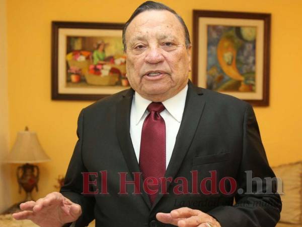 Augusto Aguilar busca sustituir a Rixi Moncada en el CNE.