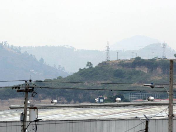 Los niveles de contaminación son cambiantes en Tegucigalpa y se espera que la lluvia pueda despejar totalmente la atmósfera tóxica.