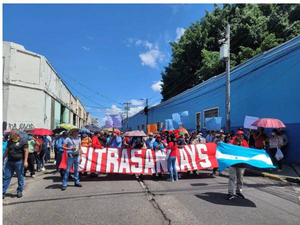 Cuatro días de protesta lleva Sitrasanaays por falta de pago.