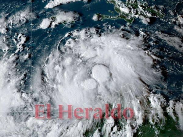 Entre 150 y 200 milímetros de agua cayeron durante el paso de la tormenta tropical Julia en las regiones occidental, norte y sur de Honduras.