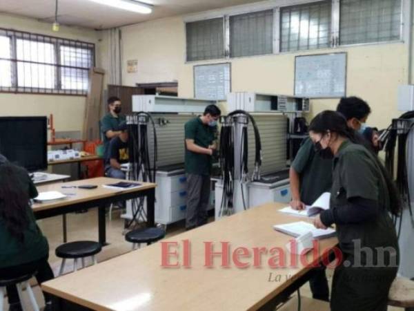 Desde 2012 hasta 2020, al menos 1,800 jóvenes se han graduado de carreras técnicas en el Luis Bográn, lo que representa una contribución a la economía, asegura el director de ese centro educativo. Foto: El Heraldo