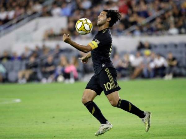 El delantero mexicano Carlos Vela tiene 30 años de edad. (AP)