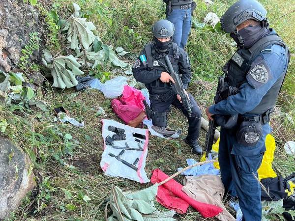 Equipos de la Policía Nacional y Dipampco realizaron el operativo en una zona montañosa de Ciudad España, en el Valle de Amarateca.