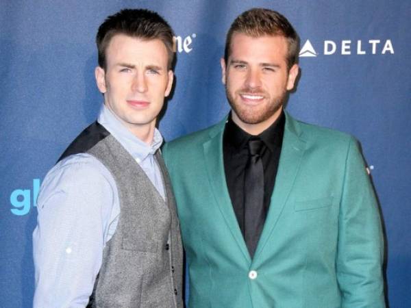 Chris Evans y su hermano homosexual Scott Evans