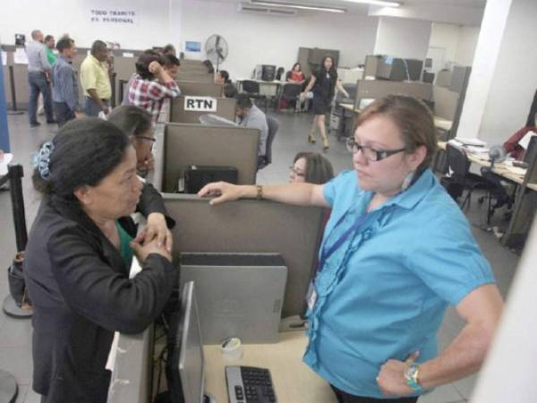 Según algunos empleados y miembros del sindicato, el proceso de despido de empleados iniciaría este día. En total son 2,350 empleados los que laboran actualmente en la DEI.