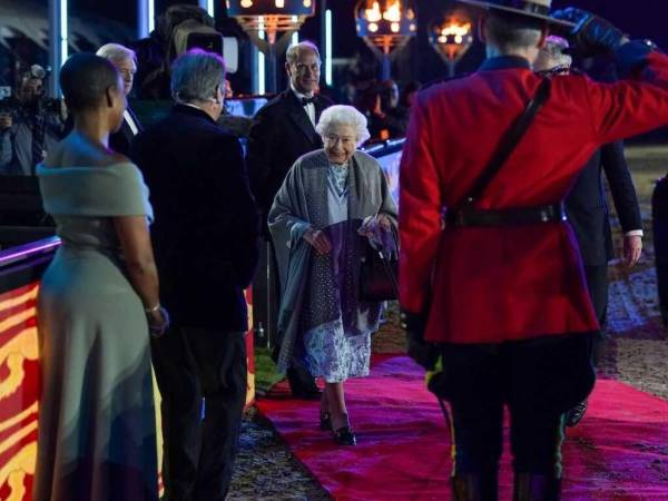 La salud de la reina es motivo de preocupación desde que el pasado octubre sus médicos le impusieron guardar reposo y se supo que había estado una noche hospitalizada.