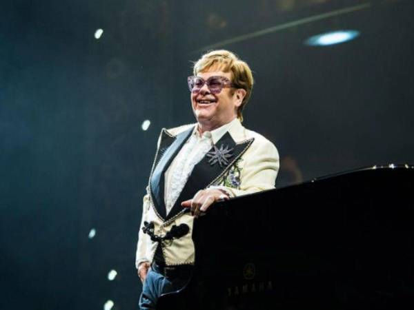 Seguidores de todo el mundo despiden a Elton John en su último concierto