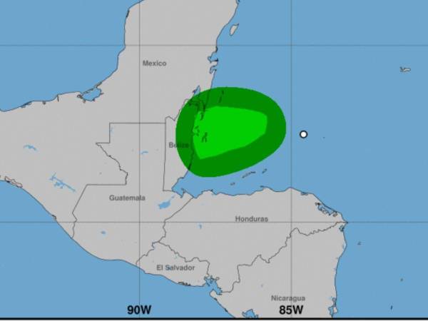 El fenómeno se encuentra a unos 125 kilometros de la isla de Roatán.