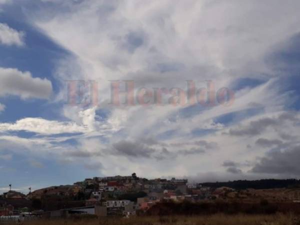 La capital hondureña amaneció con nubosidad y bajas temperaturas. Foto Alex Pérez / EL HERALDO