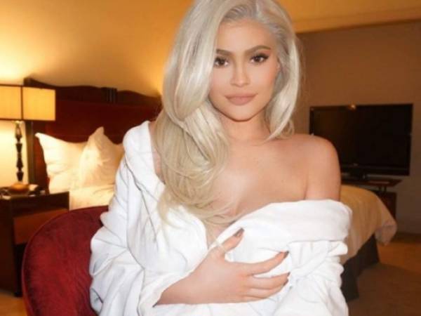 Kylie Jenner, es la hermana menor de Kim Kardashian, recientemente se convirtió en madre de su primera hija.