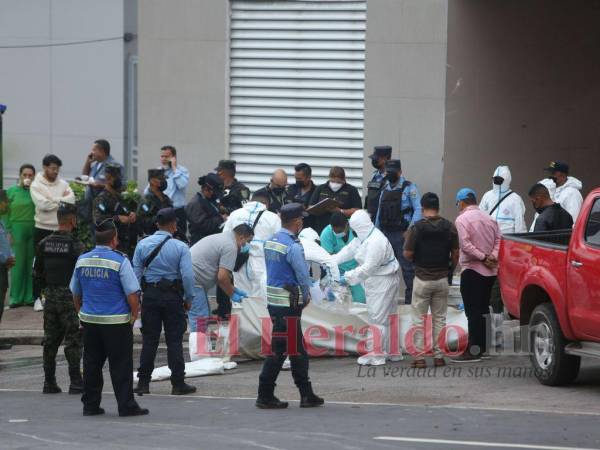 Los cuerpos de los cuatro jóvenes quedaron tirados en la salida del edificio Torre Morazán, situado en una zona exclusiva de la capital.