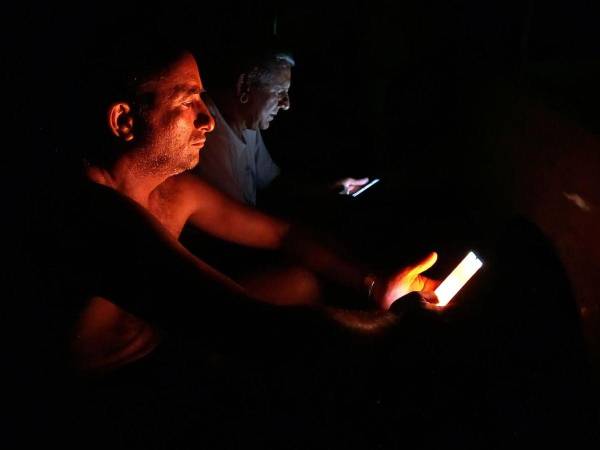 Toda Cuba volvió a quedarse este sábado completamente sin electricidad tras fallar el proceso de recuperación del Sistema Eléctrico Nacional.