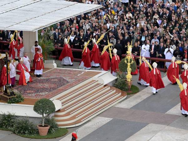 El papa Francisco presidió en la Plaza de San Pedro la misa de Domingo de Ramos, con la que se da inicio a la Semana Santa 2024, en la que no pronunció la homilía. El santo padre pidió por las personas muertas en los hechos violentos en Rusia.