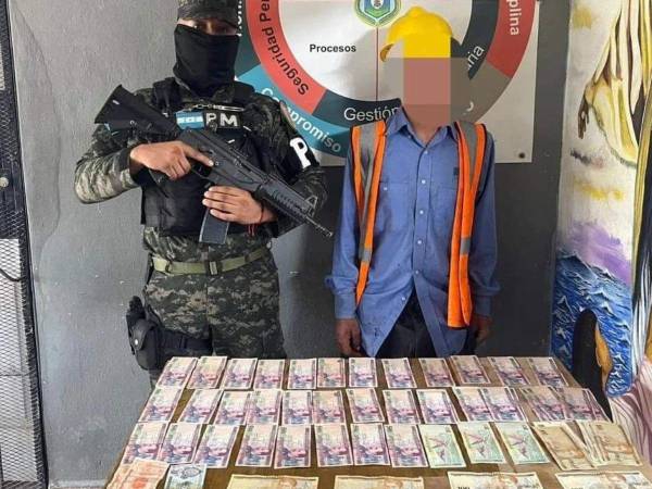 El hombre portaba 21,907 lempiras en billetes de diferente denominación.