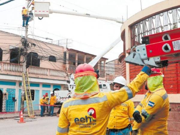 EEH tiene la meta de reducir las pérdidas en 17%, bajando de 32% a 15% en siete años (2017-2023). Sin embargo, ha incumplido con las inversiones establecidas en el contrato.