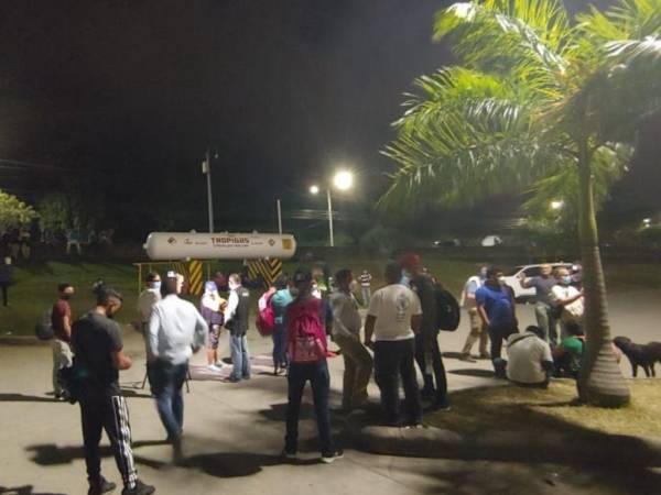 Imagen de un grupo de hondureños que formó parte de una de las caravana que salió de Honduras en 2021.