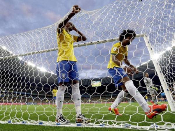 El arco elegido -en el que Alemania anotó sus cinco primeros goles y el brasileño Oscar salvó el honor local al final del partido- será enviado esta semana a Alemania, donde será expuesto en el museo del fútbol de Dortmund. Foto: AFP