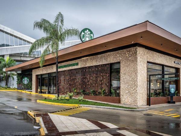 La primera tienda de Starbucks en Honduras está ubicada en la zona del Pedregal en San Pedro Sula.