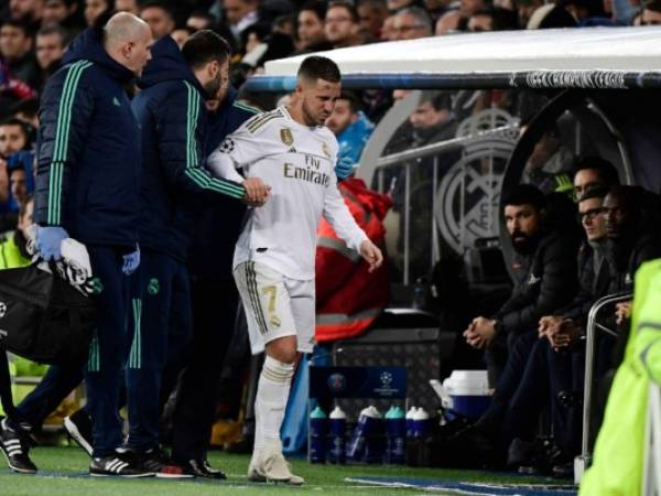 El internacional belga fue atendido sobre el terreno de juego. Foto. AFP.