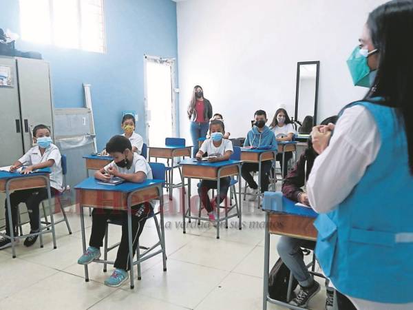 Los escolares prestaron atención a la charla impartida por el Departamento de Educación y Comunicación Ambiental y Salud (Decoas).