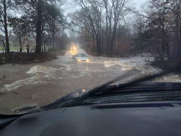 Las elecciones en St. Louis, Missouri, enfrentaron obstáculos considerables debido a lluvias récord que causaron inundaciones masivas.