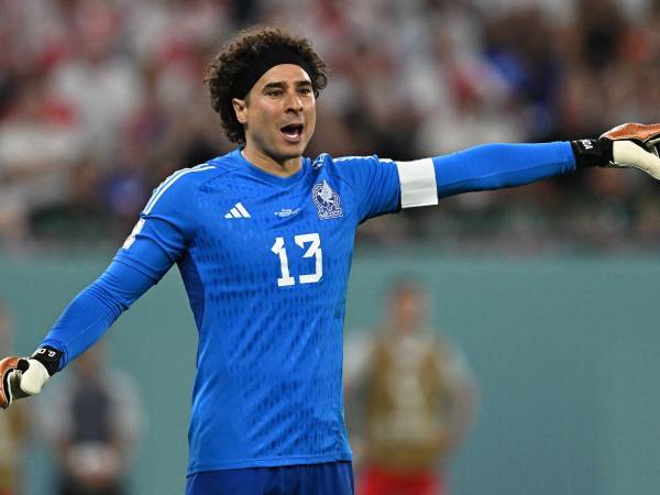 Guillermo Ochoa se convirtió en una de las grandes figuras de la jornada tras pararle un penal a Robert Lewandowski.