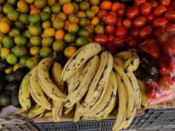 El precio de esa fruta pueden cambiar dependiendo donde lo compre, pero en los mercados es más barato.