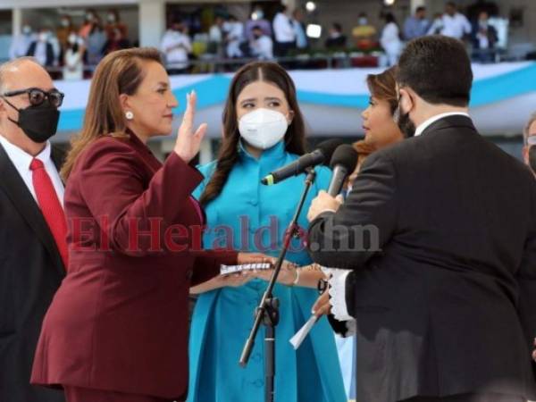 La jueza señaló que se basó en el artículo 244 de la Constitución de la República para tomar la promesa de ley de Xiomara Castro. Foto: David Romero | El Heraldo