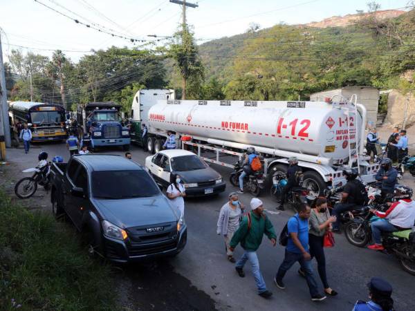 En el puente de Germania los conductores hicieron la protesta que causó mucho tráfico en la zona.