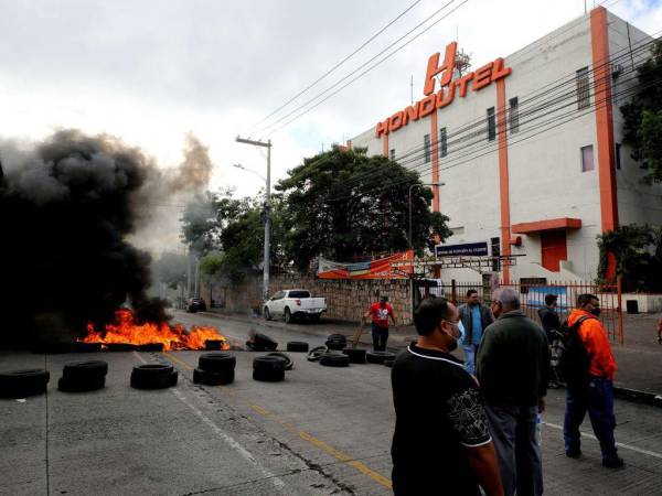 Anuncian protestas por despidos masivos injustificados.